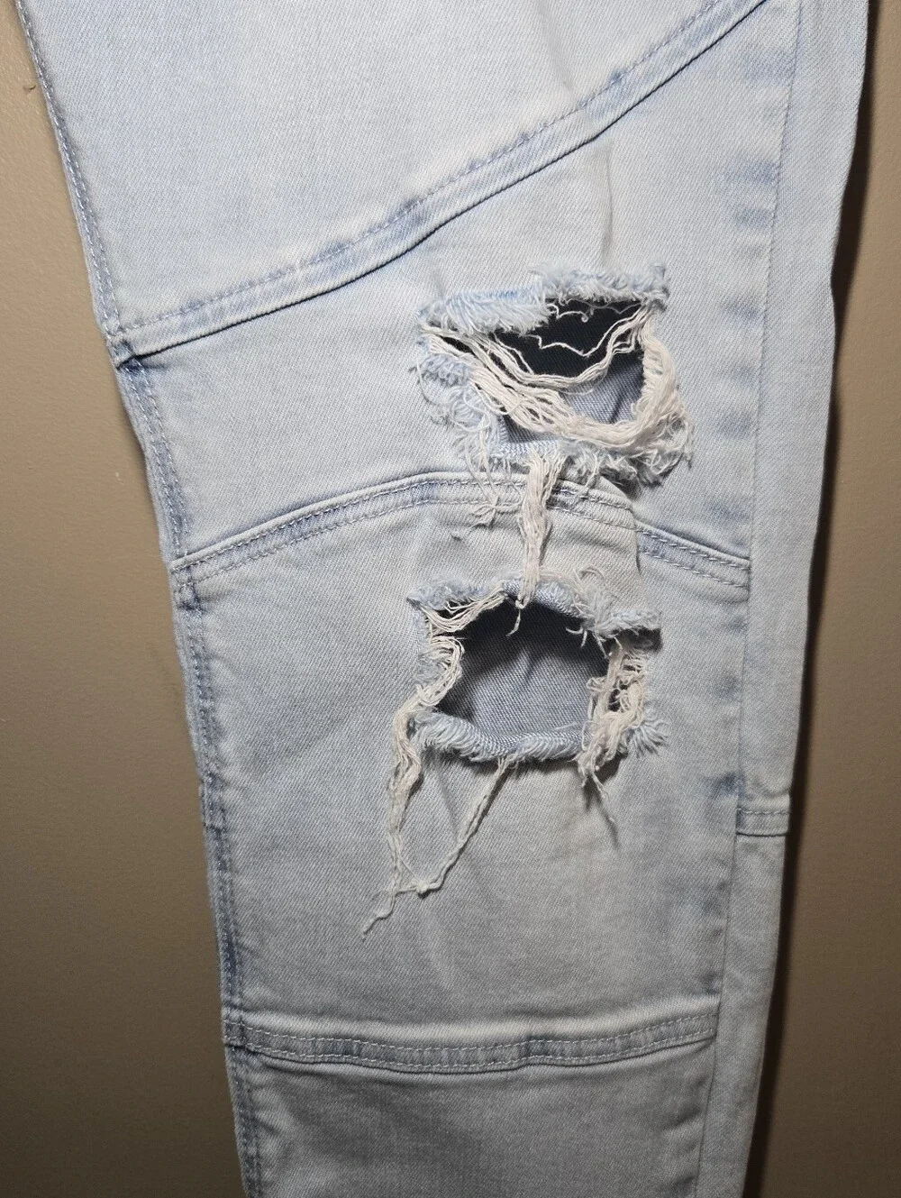 Asos Design Mens Spray On Jeans Stretch Blue Light Wash Rips Moto Detail Size 32